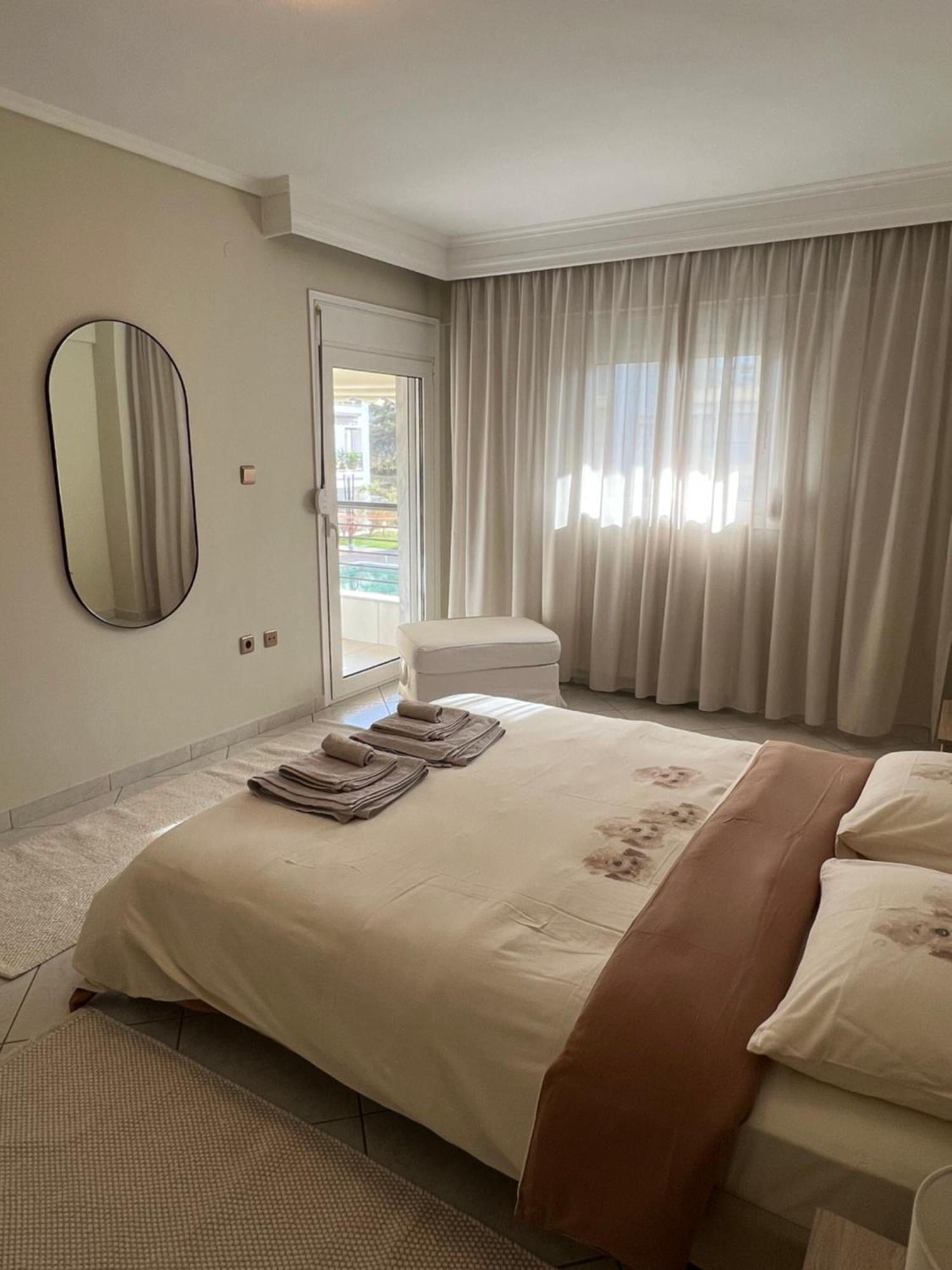 Parma'S Pool Apartment Peraía エクステリア 写真
